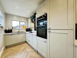 Kitchen- click for photo gallery